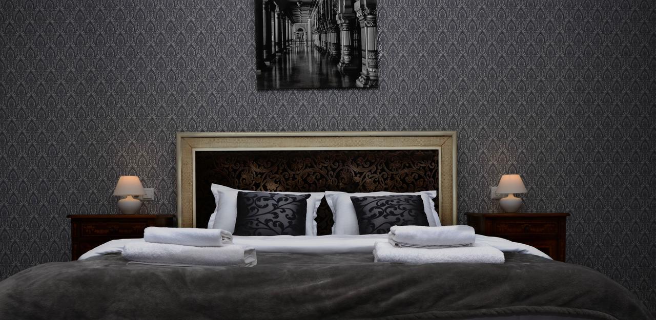 Free People Hostel Lviv Buitenkant foto