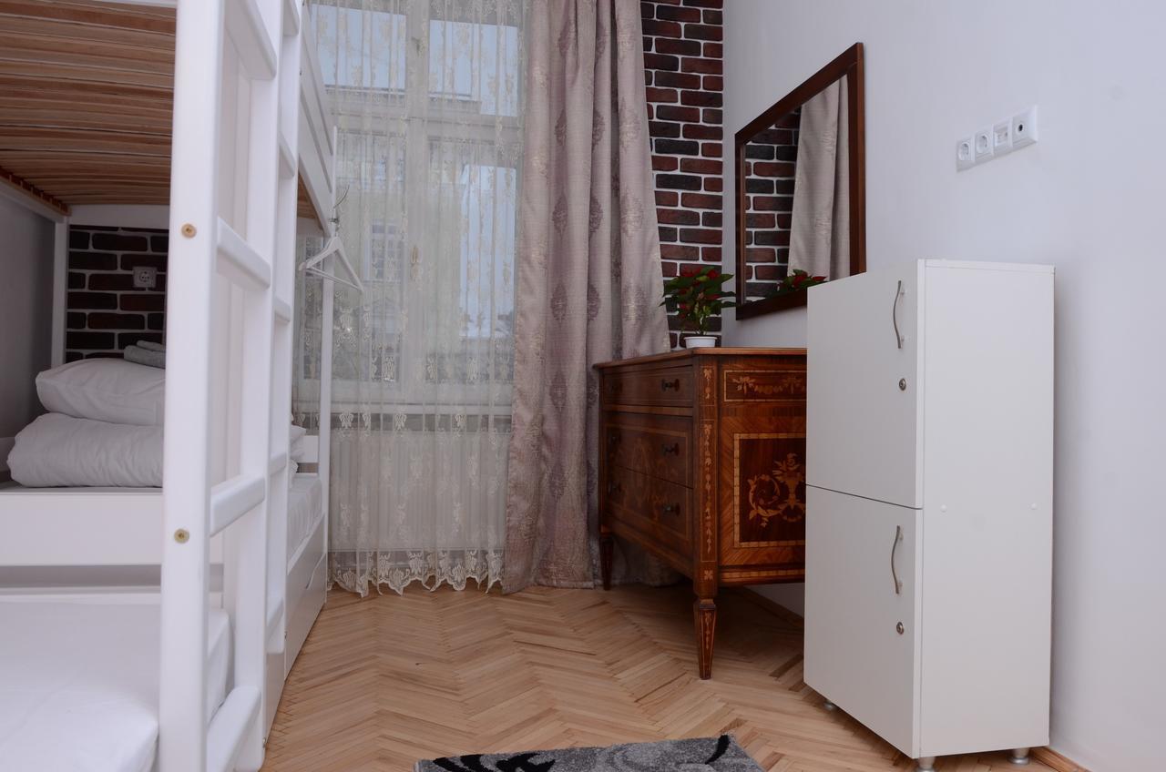 Free People Hostel Lviv Buitenkant foto