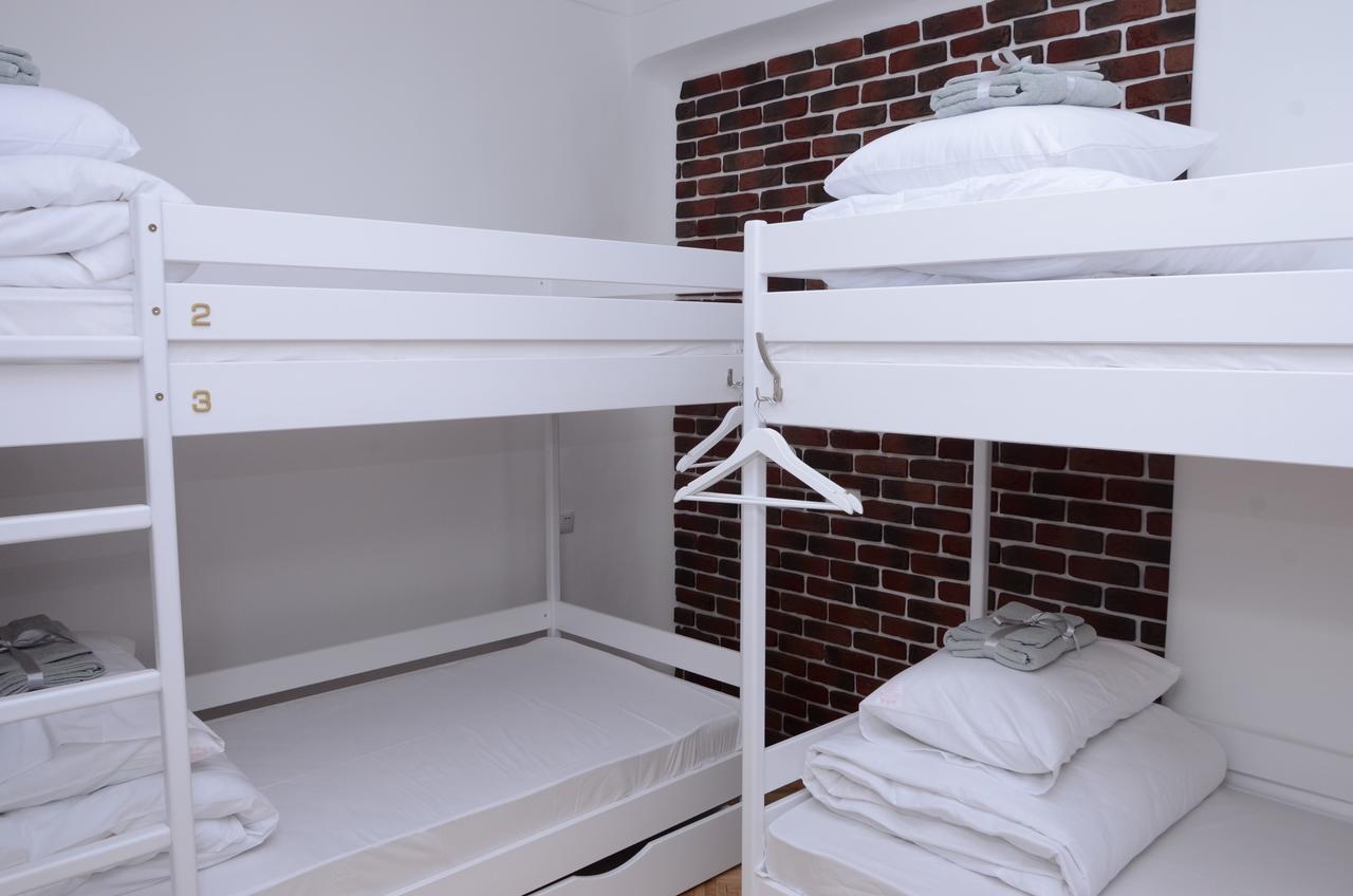 Free People Hostel Lviv Buitenkant foto